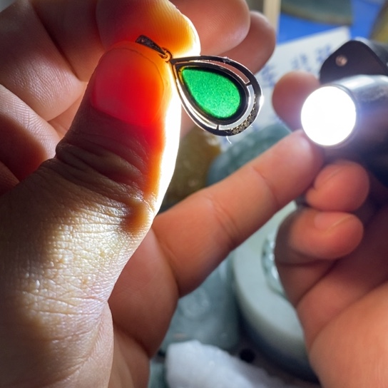 翡翠未镶嵌颈饰翡