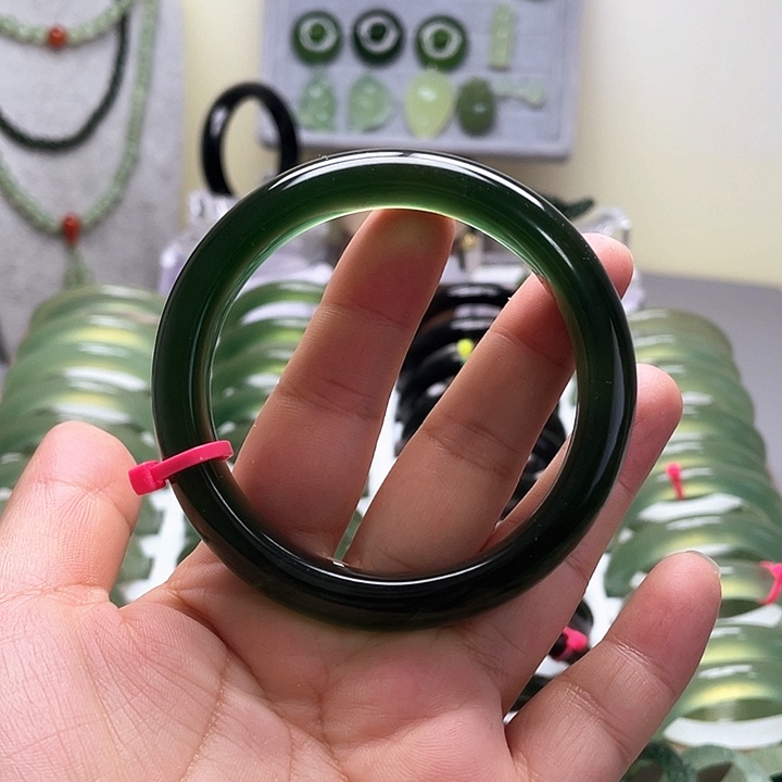 蛇纹石玉手镯未镶嵌六**咪