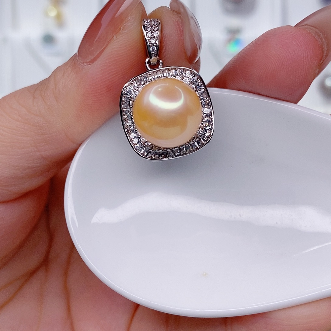 淡水珍珠未镶嵌吊坠(赠链)