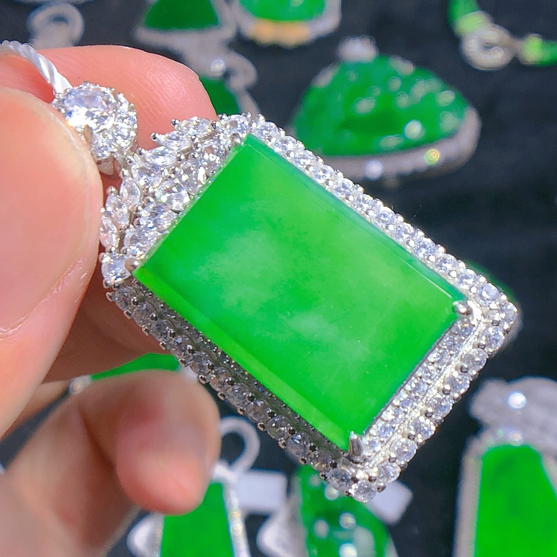 翡翠颈饰银S925镶嵌吊坠