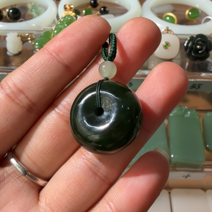 和田玉颈饰未镶嵌正宗俄碧老坑碧玉深菠菜绿略带猫眼平安扣