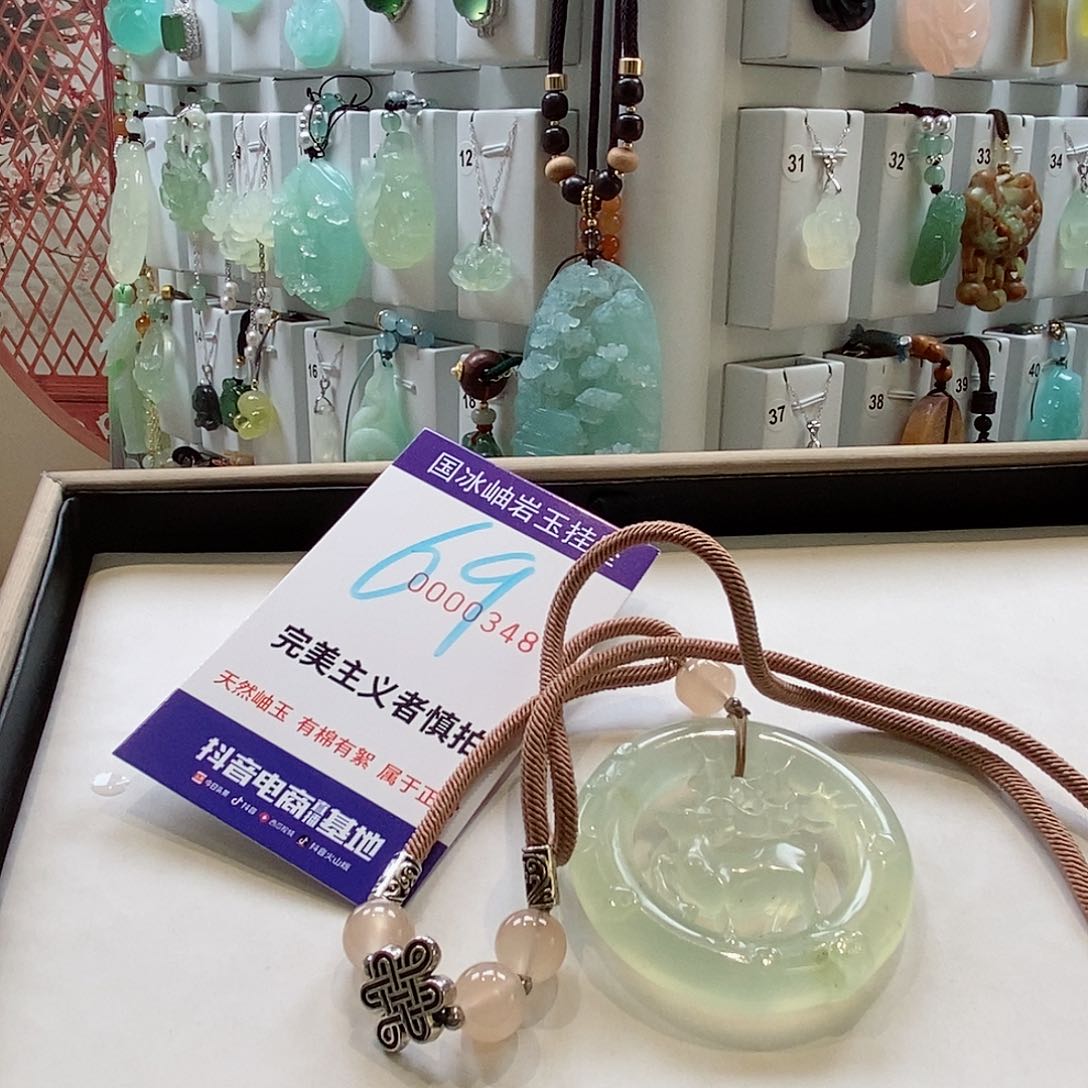 蛇纹石玉颈饰未镶嵌辣*
