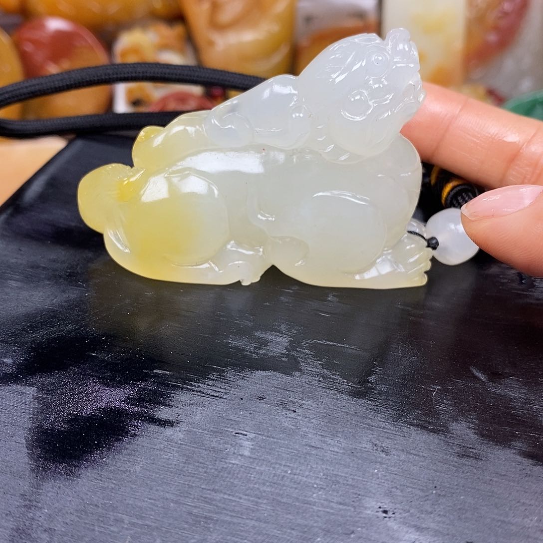 石英质玉（黄龙玉）颈饰未镶嵌