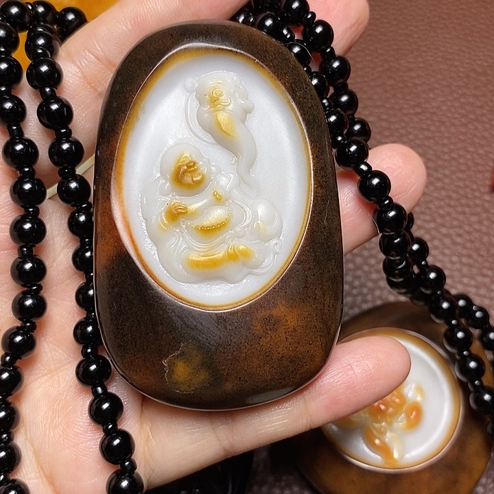 和田玉未镶嵌颈饰老*