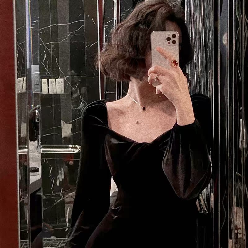 酒午经典返场9.5折法式复古方领长袖丝绒裙收腰开叉连衣裙KLF2195