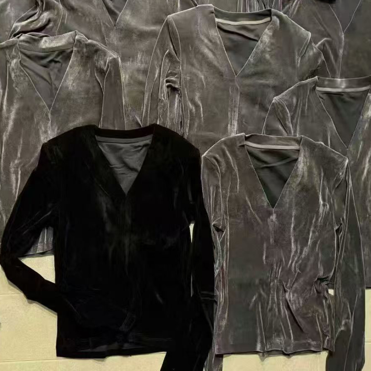 焕焕家 V领丝绒打底