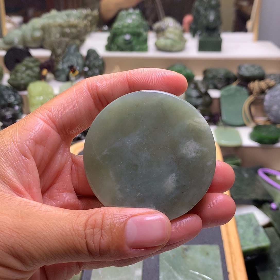 颈饰未镶嵌透闪石质玉