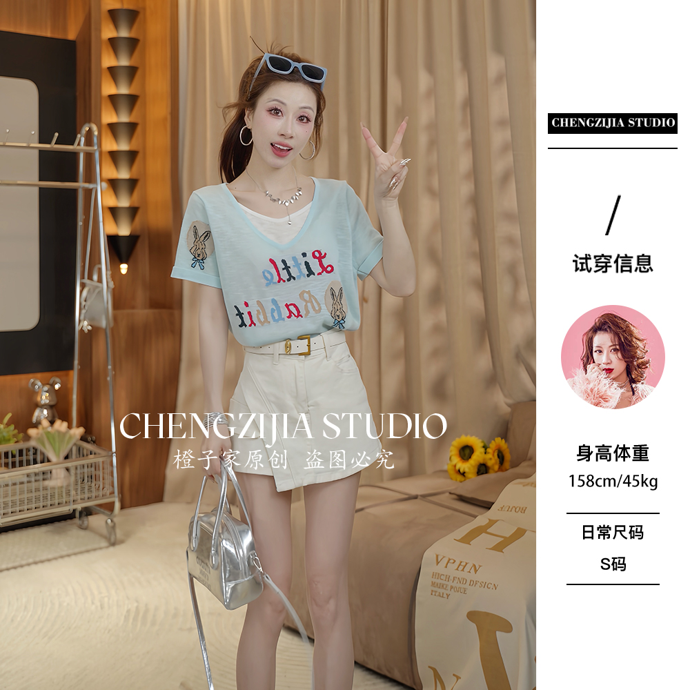 【裴诗婷】橙子·studi 【格雷系少女】TX00098假两件字母兔子V领T恤08