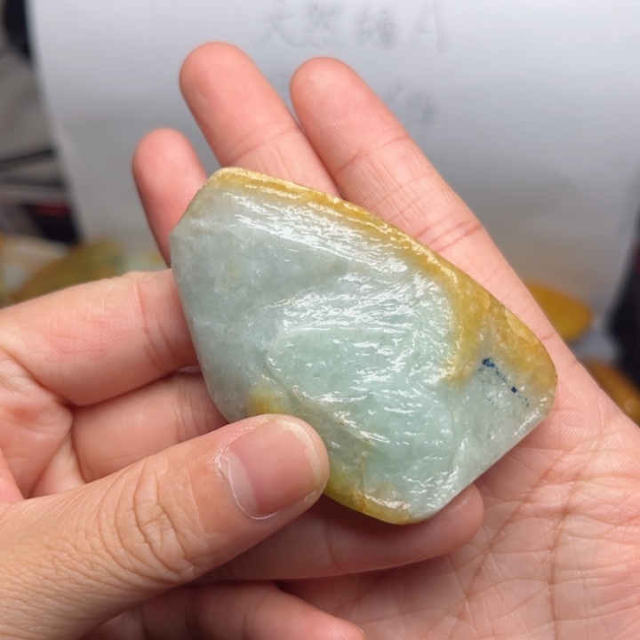 翡翠颈饰未镶嵌?****?毛料