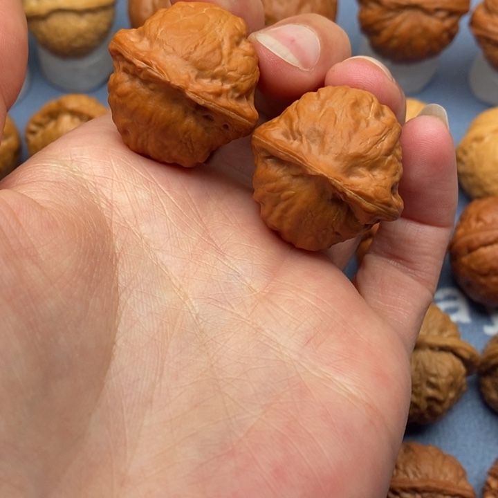 文玩核桃把件瓷娃娃