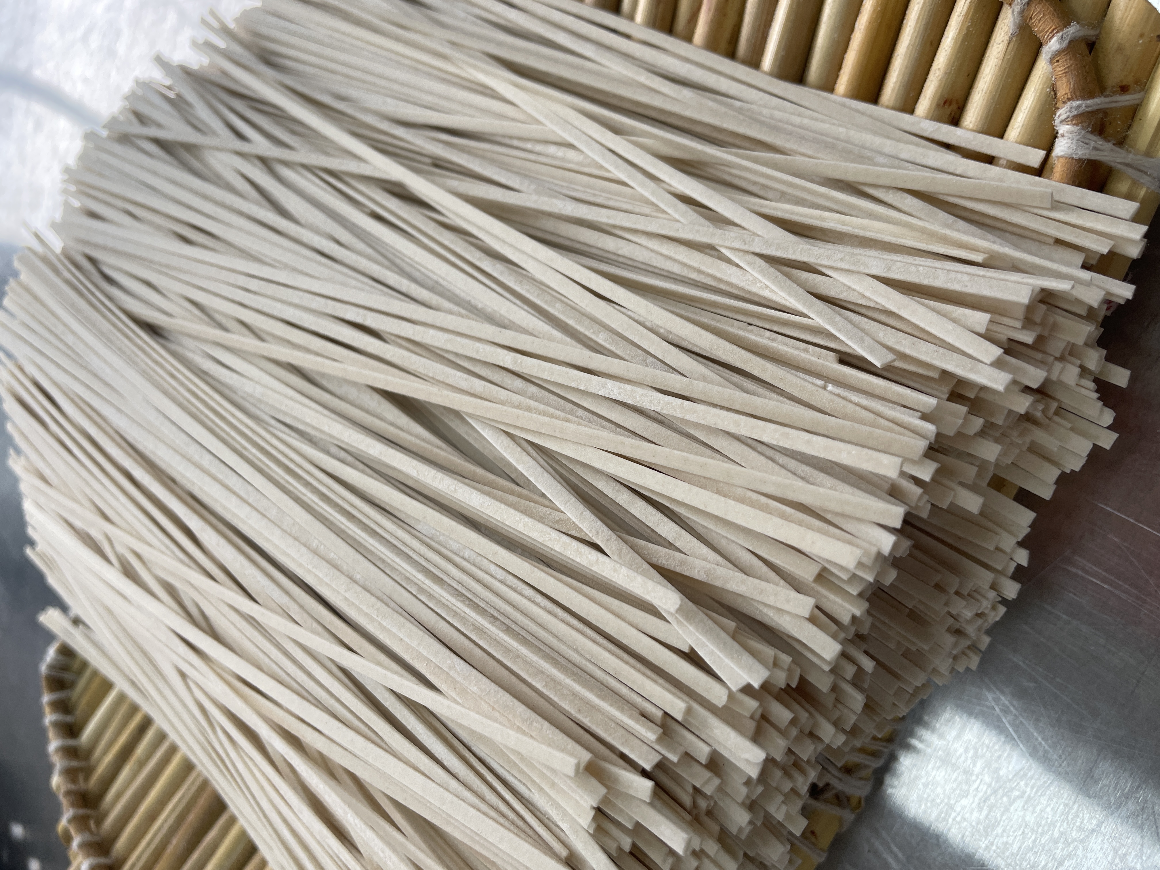 干面条 石磨面粉 手工自然晾干 面香味浓郁 小麦原色 