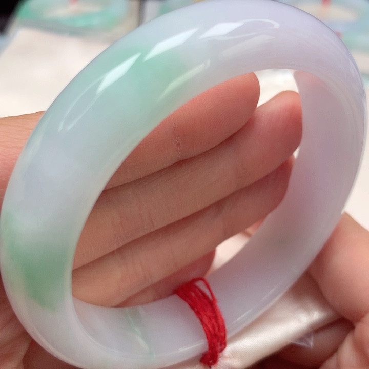 翡翠手镯未镶嵌粉紫春彩31号