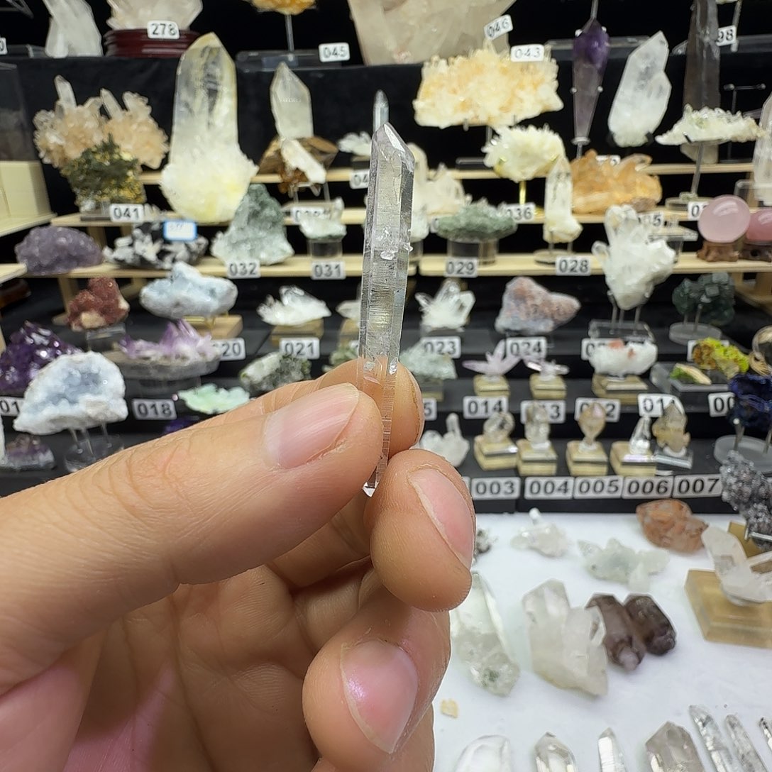 R***r石材天然水晶摆件