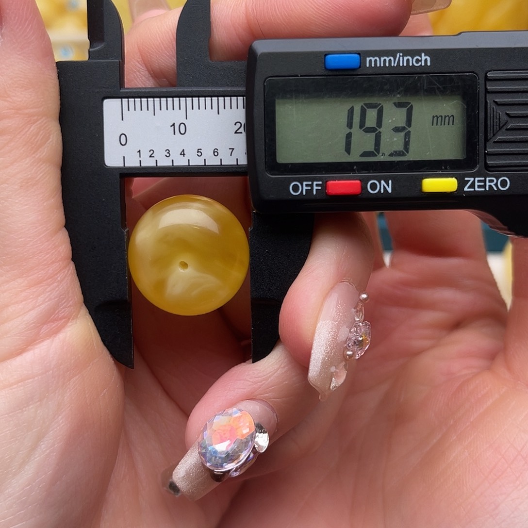 琥珀未镶嵌裸石蜜蜡蜜糖色墩子鸽