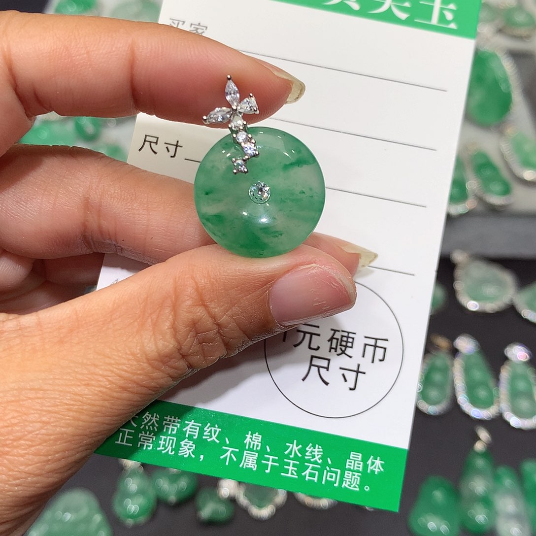 颈饰银S925镶嵌石英质玉（非洲翠）