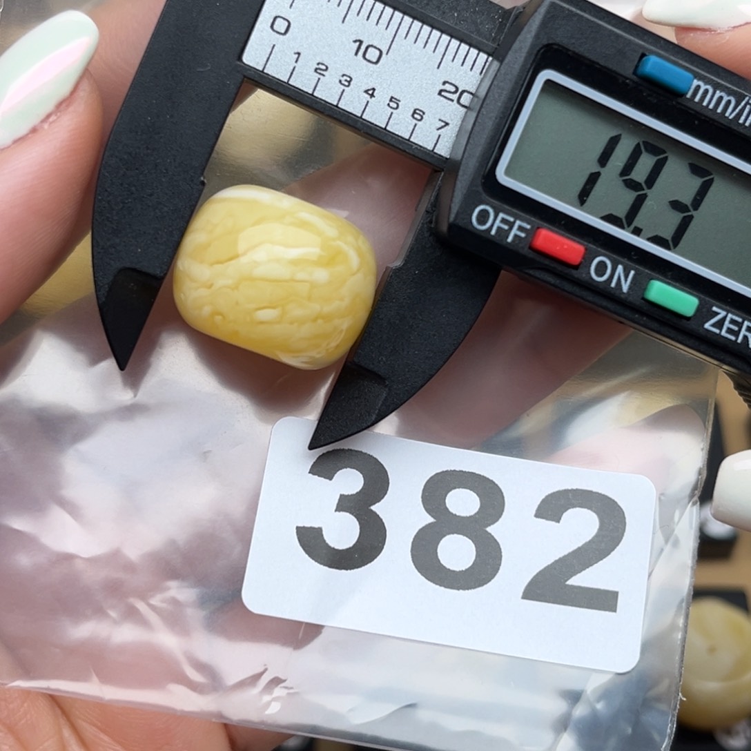 未镶嵌蜜蜡裸石蜜蜡