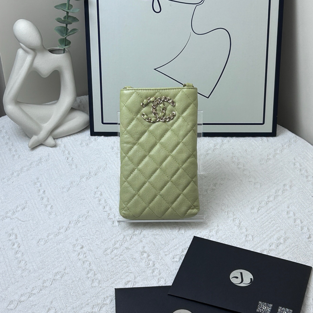 95新 Chanel/香奈儿 手机包 牛油绿/JW7339