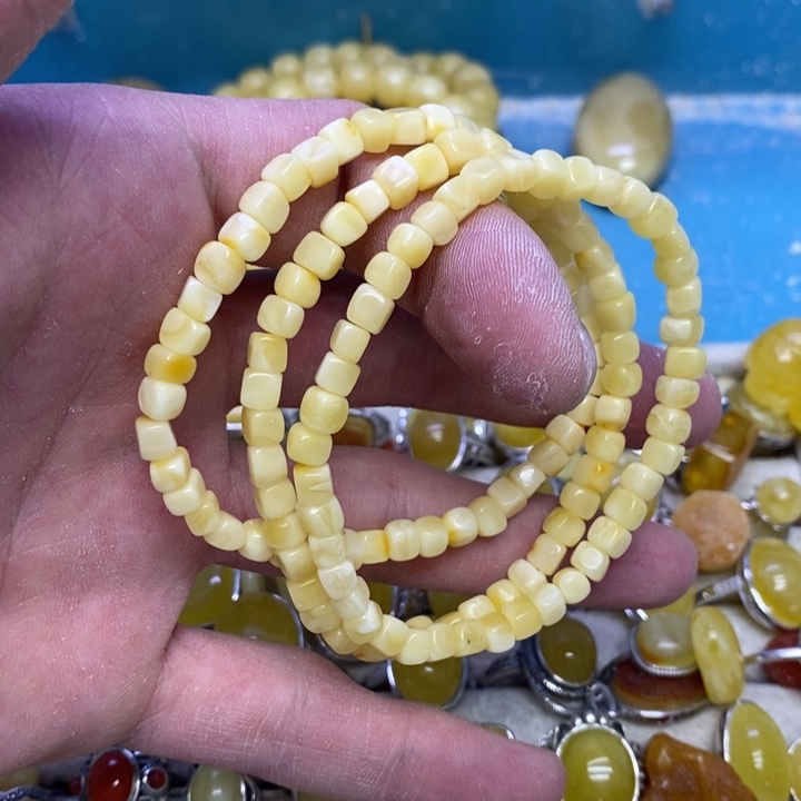 蜜蜡裸石未镶嵌多样性发货其一