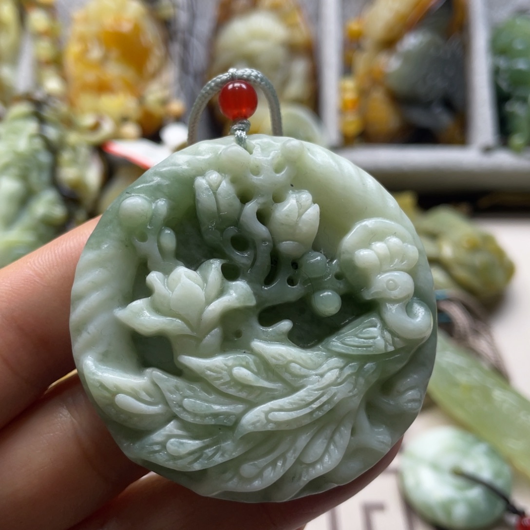 蛇纹石玉颈饰未镶嵌吊坠