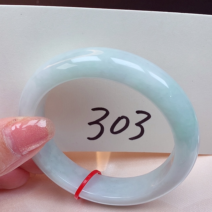 翡翠手镯未镶嵌翡翠