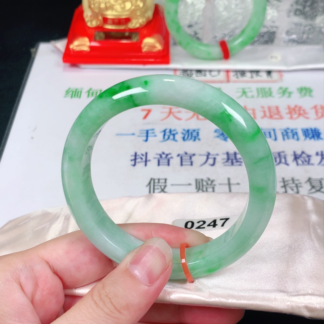 翡翠手镯未镶嵌0247