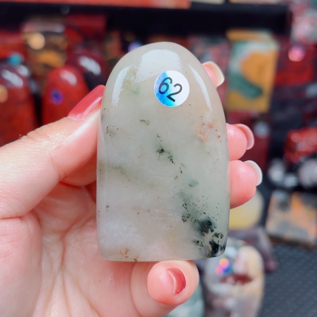 玉桂林鸡血玉印章摆件