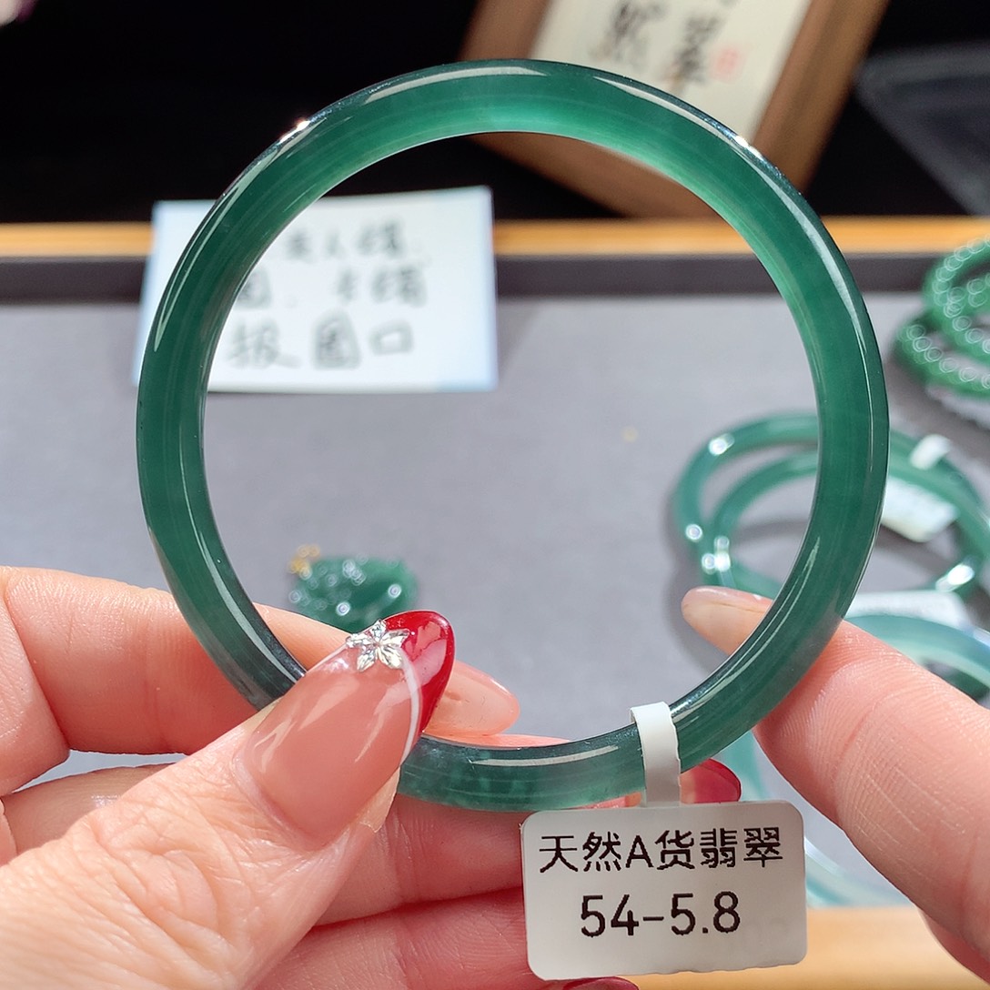 翡翠手镯（圆镯）未镶嵌