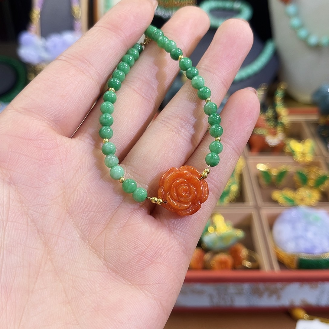 翡翠未镶嵌颈饰炸