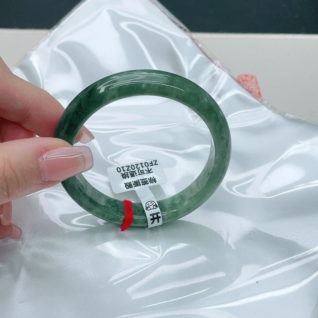 翡翠手镯未镶嵌正53.4