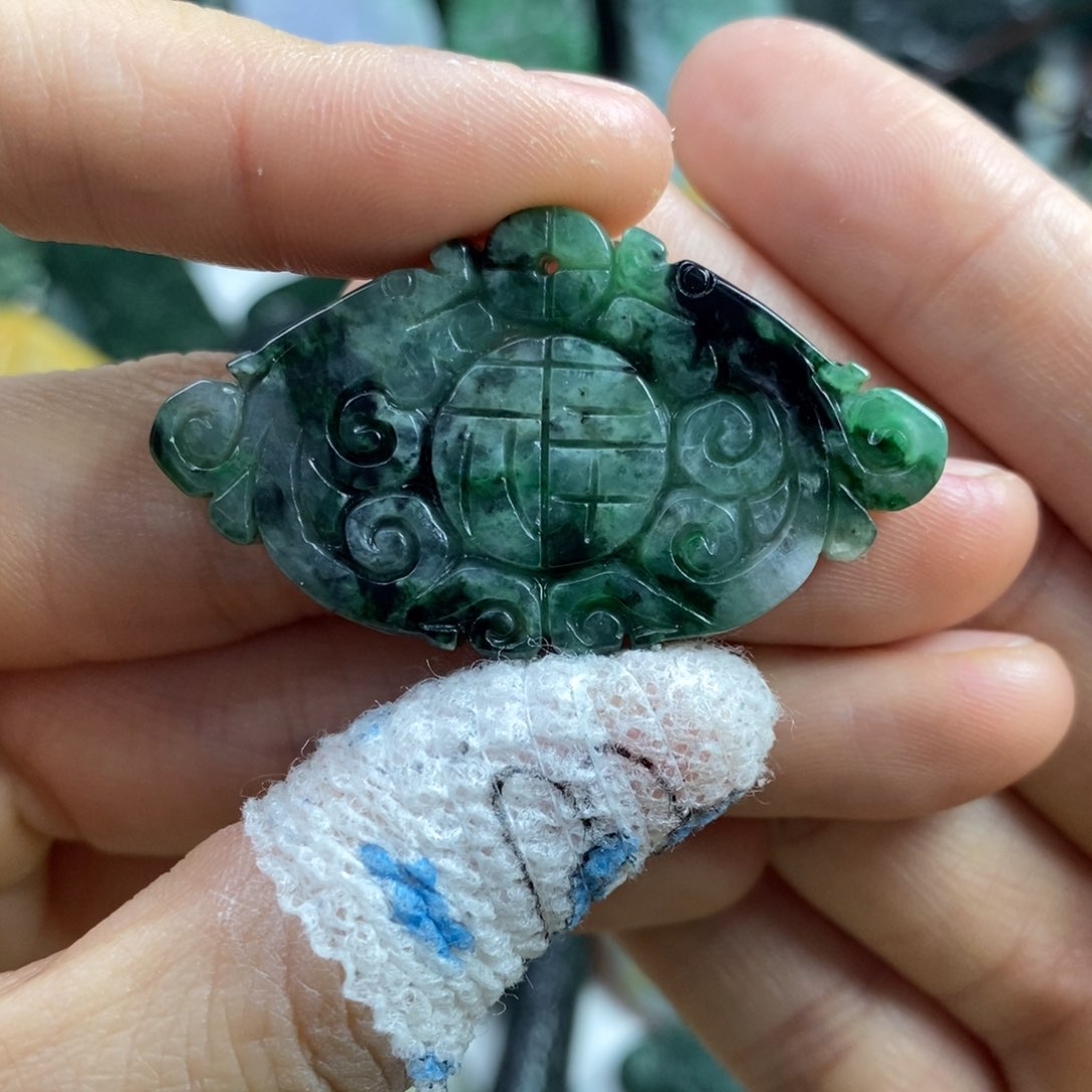 翡翠颈饰未镶嵌吊坠