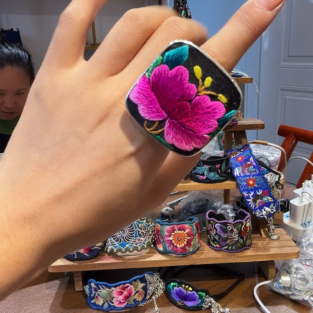 织绣手工刺绣戒指