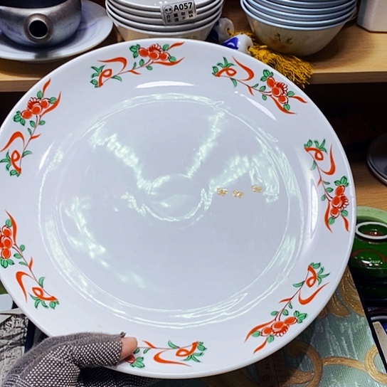 瓷片鑫年快乐。万事如意