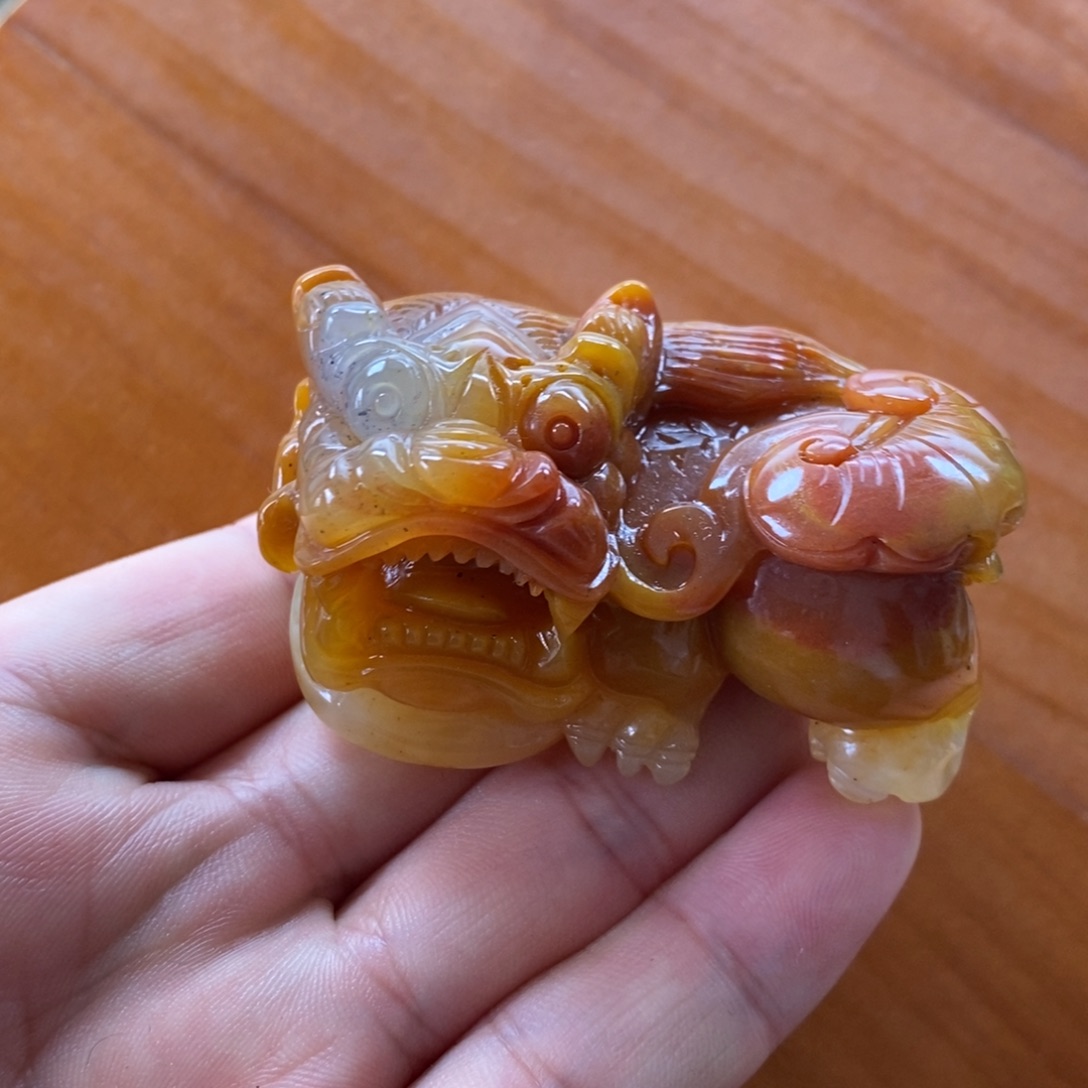 石英质玉（黄龙玉）未镶嵌颈饰