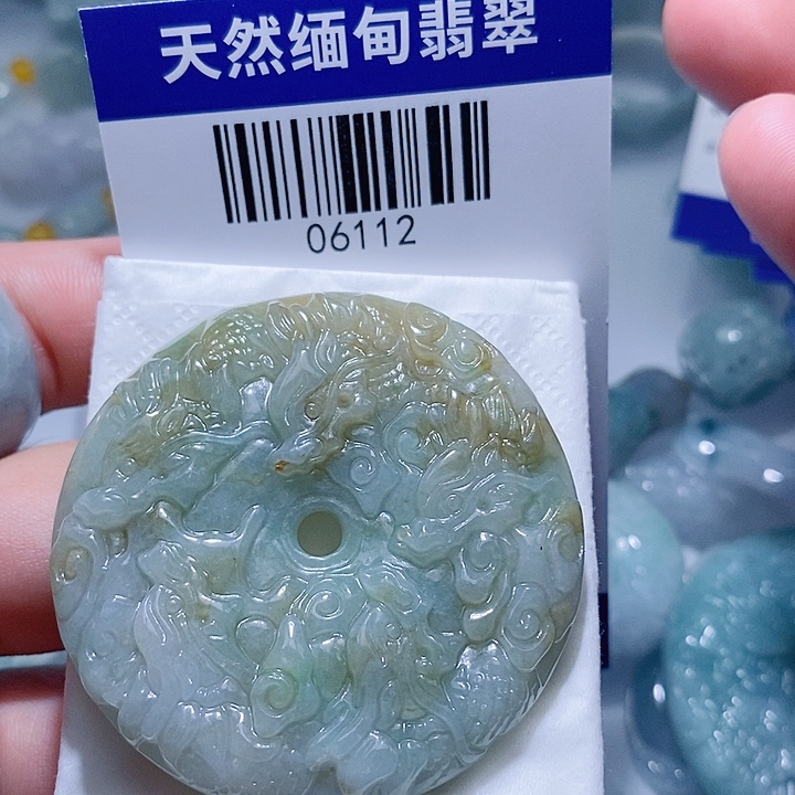翡翠未镶嵌颈饰是