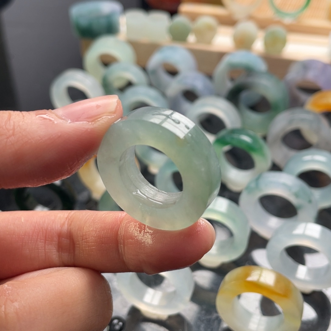 定制翡翠未镶嵌戒指