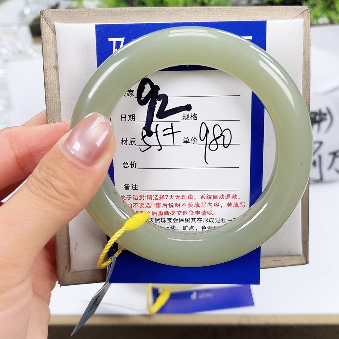 和田玉手镯未镶嵌