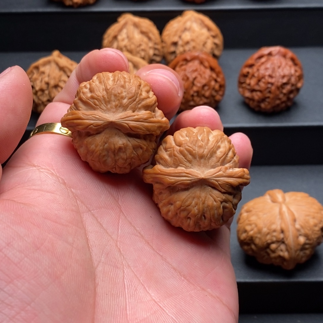 华****文玩核桃吊坠38石门