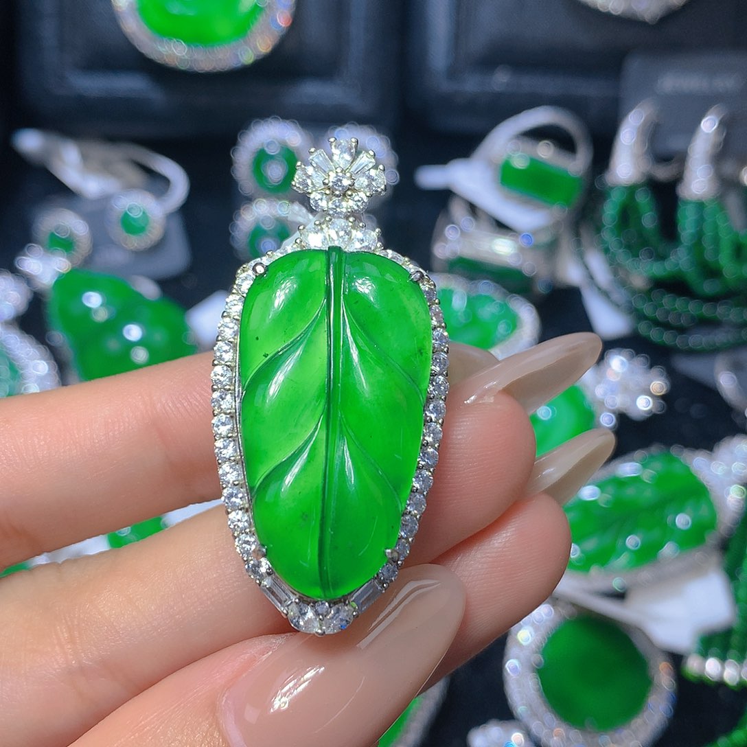 翡翠颈饰银S925镶嵌翡翠