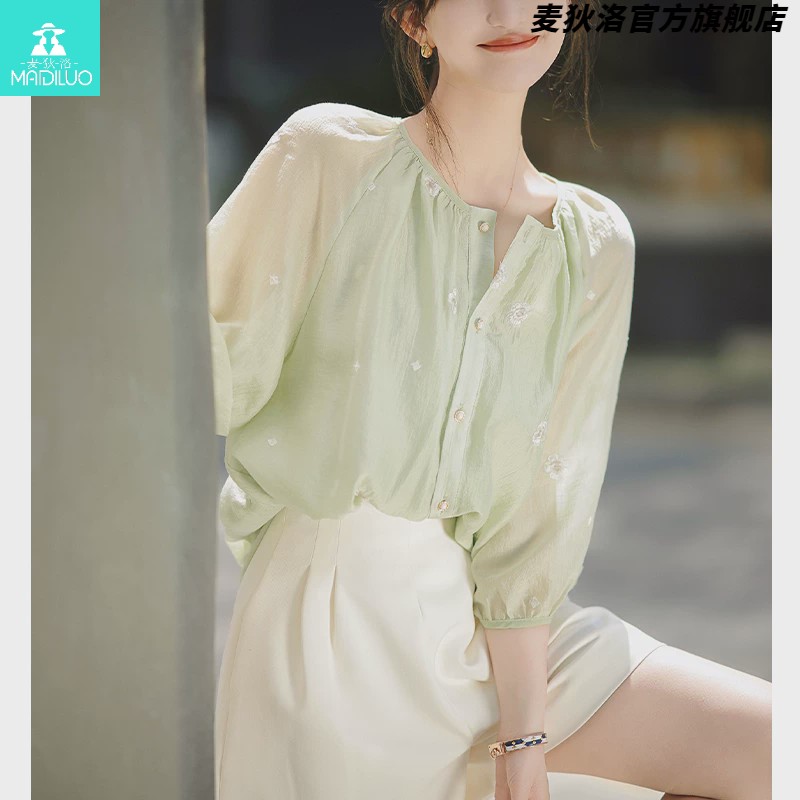 圆领雪纺衫夏季休闲气质百搭休闲短袖刺绣小花宽松单排扣衬衣上衣