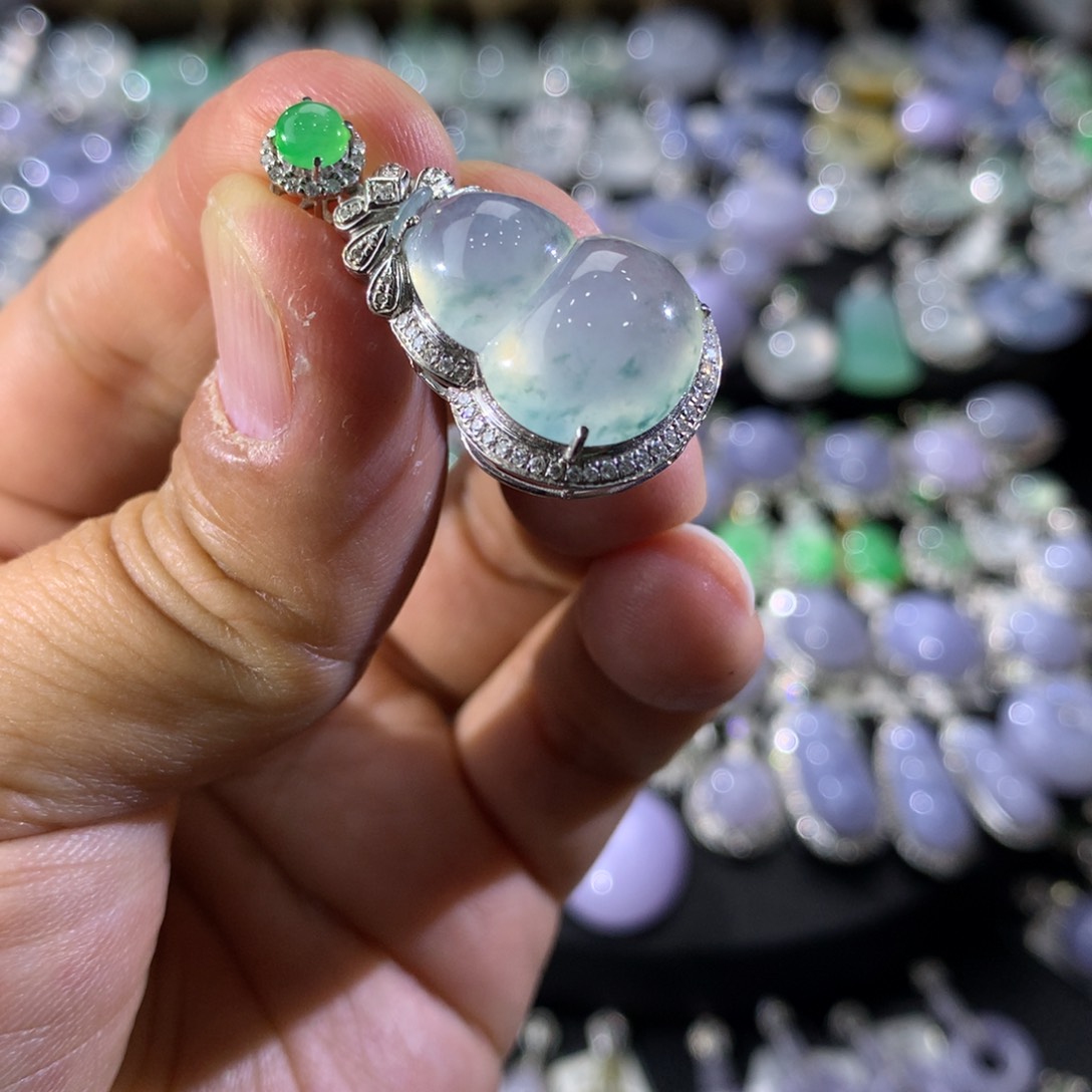 翡翠吊坠(不含链)18K金镶嵌