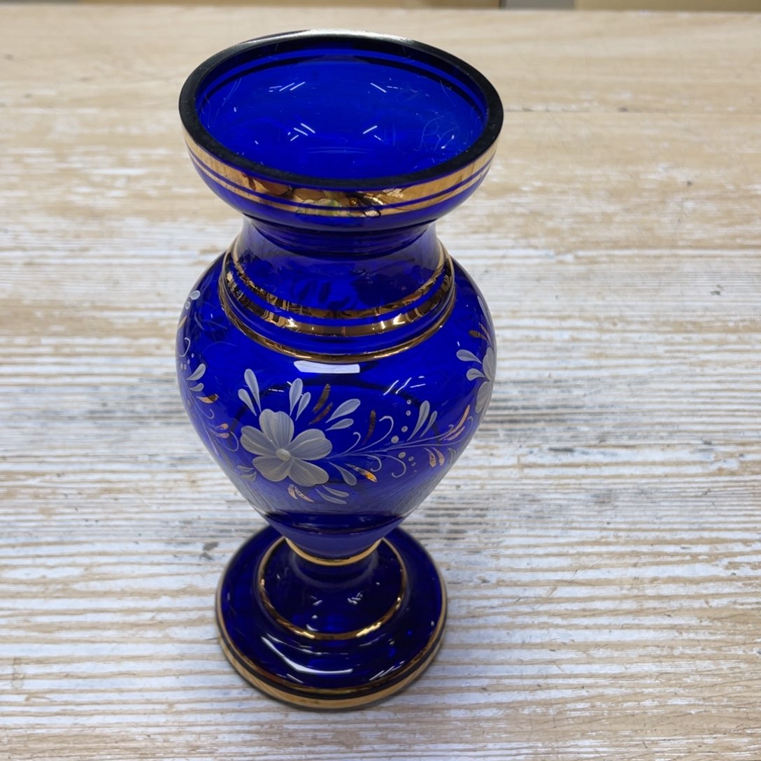 瓷片猎***细密密麻麻地排列着一个