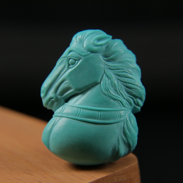 原矿绿松石玉化料马首 尺寸26×33.8×11.3mm，重13g