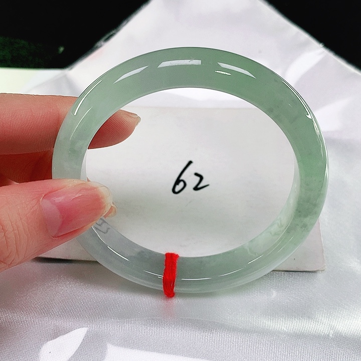 翡翠手镯未镶嵌翡翠手镯未镶嵌