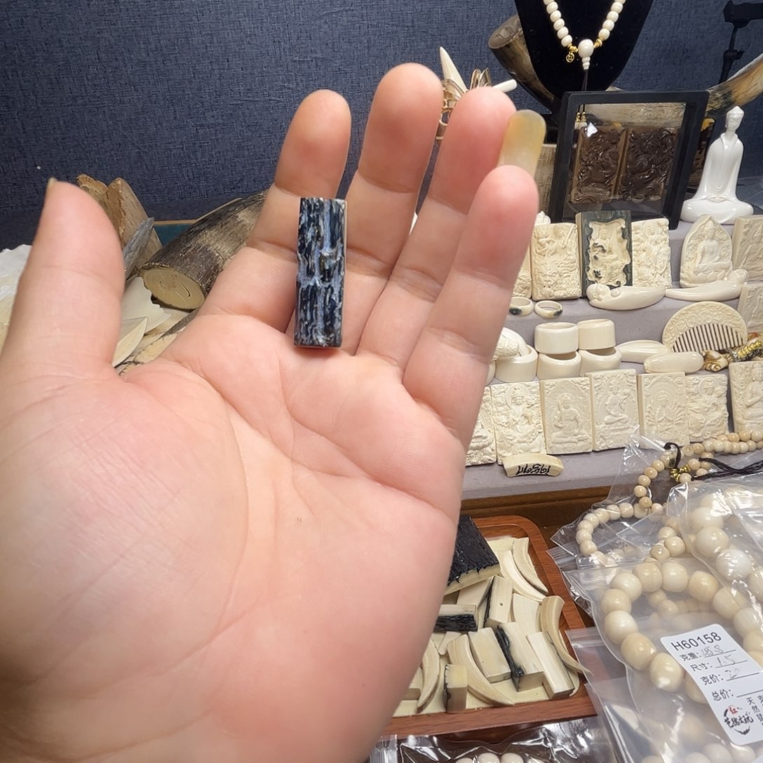 其他猛犸象牙蓝牌一个