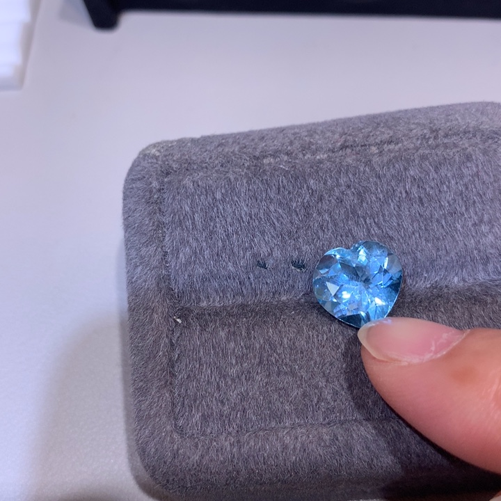 托帕石裸石未镶嵌6.73克拉