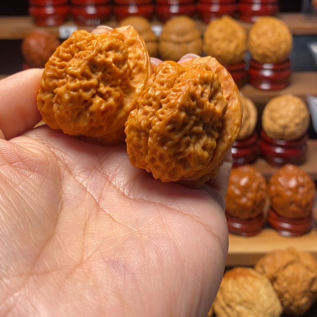 郑***浪把件文玩核桃开背蚂蚁金蟾41尺