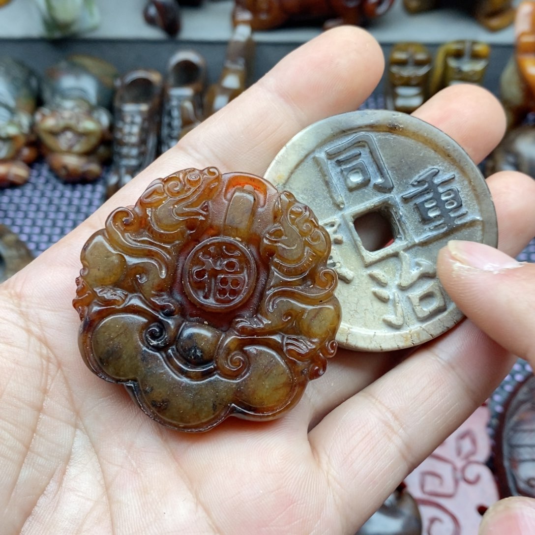 蛇纹石玉未镶嵌颈饰