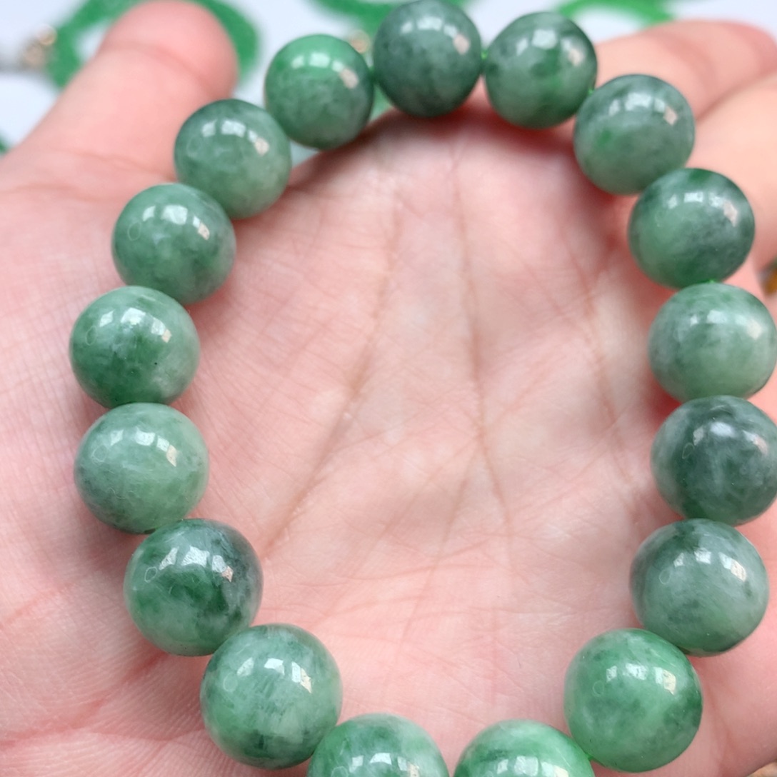 翡翠手链未镶嵌翡翠