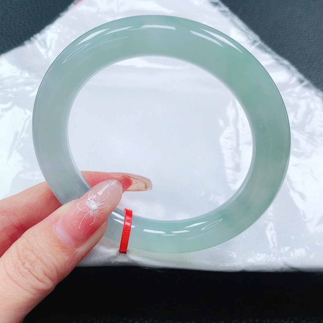 翡翠手镯未镶嵌55圈