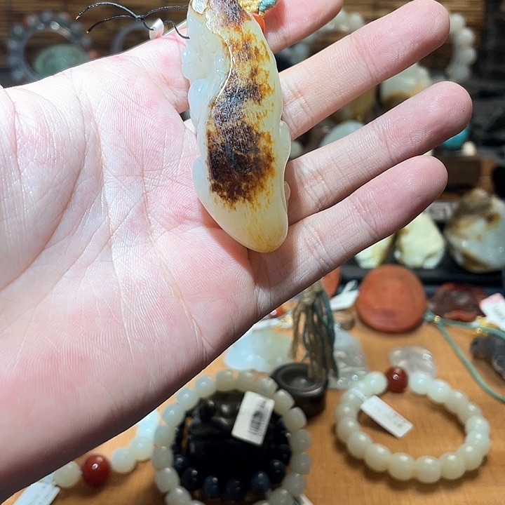 颈饰未镶嵌和田玉朱****王吊坠